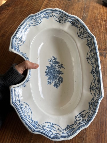 Plat barbe faïence - barbe,